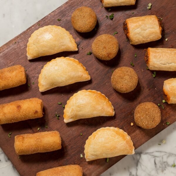 Cocktail Fish Pastry Platter – 16 Pcs In a Pack(The FAB)